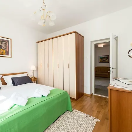 Medora Guest house